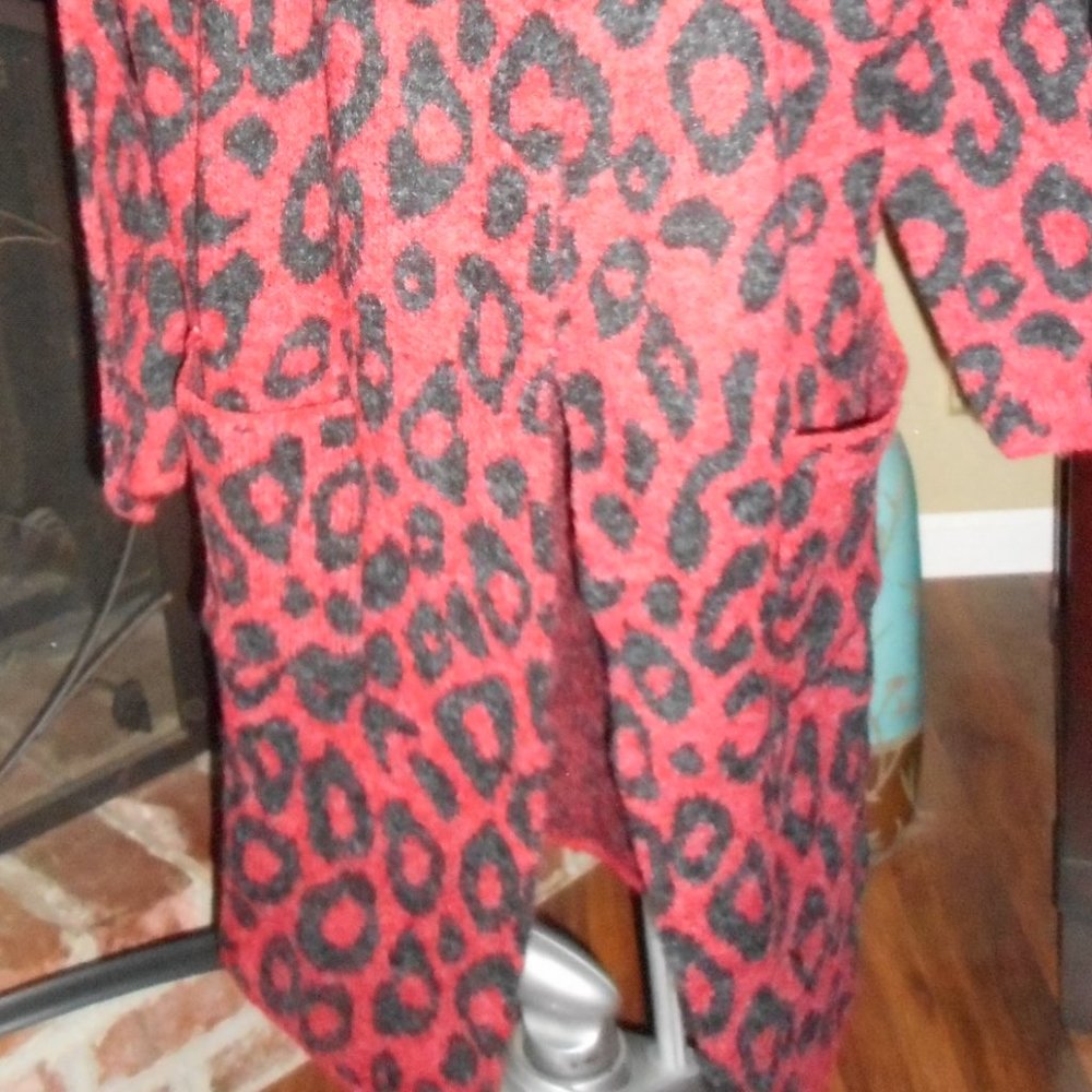 NWT Joseph A. Red Leopard Sweater, duster, Medium - Picture 5 of 7